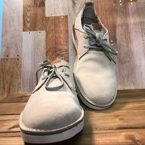 CLARKS Men’s Size 11 suede Oxfords